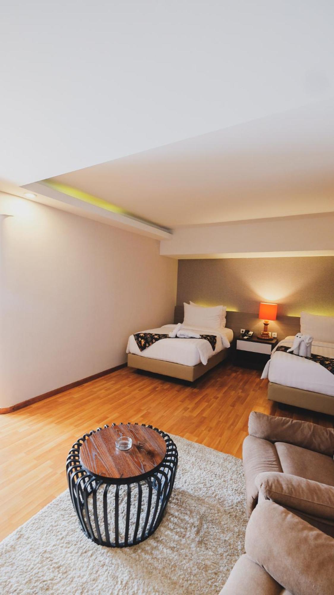 Hotel Suni Sentani - Managed By East Season ジャヤプラ エクステリア 写真