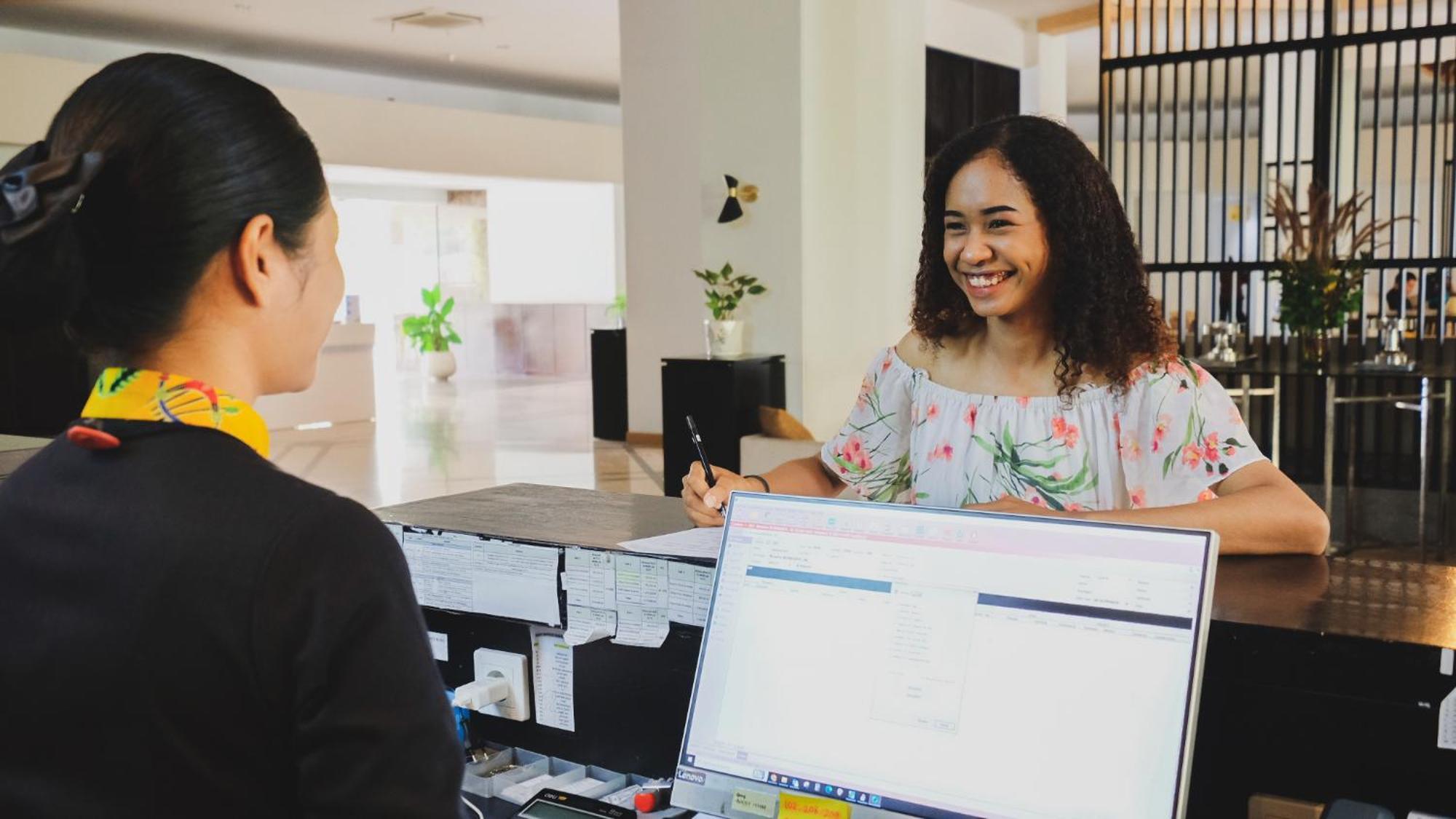 Hotel Suni Sentani - Managed By East Season ジャヤプラ エクステリア 写真