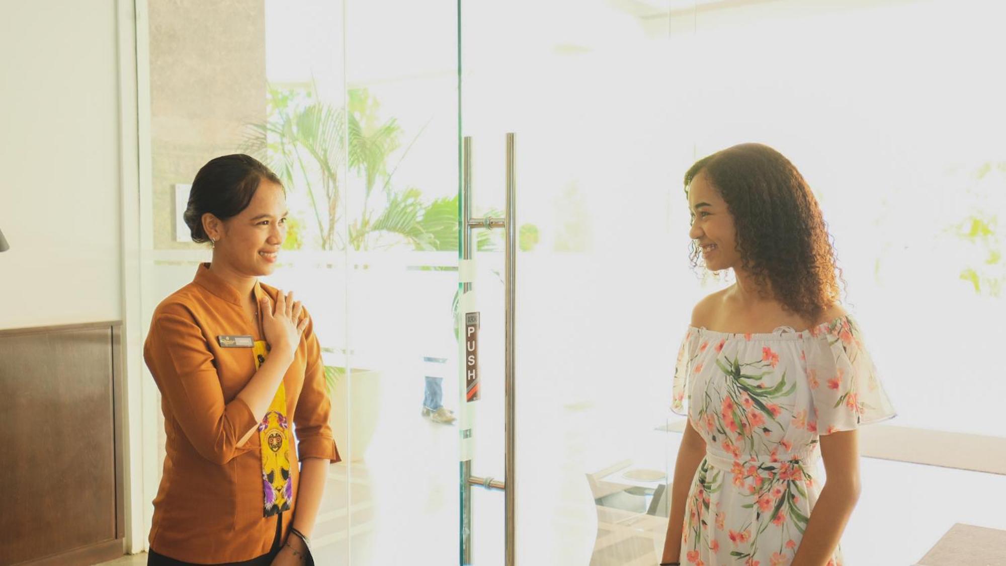 Hotel Suni Sentani - Managed By East Season ジャヤプラ エクステリア 写真