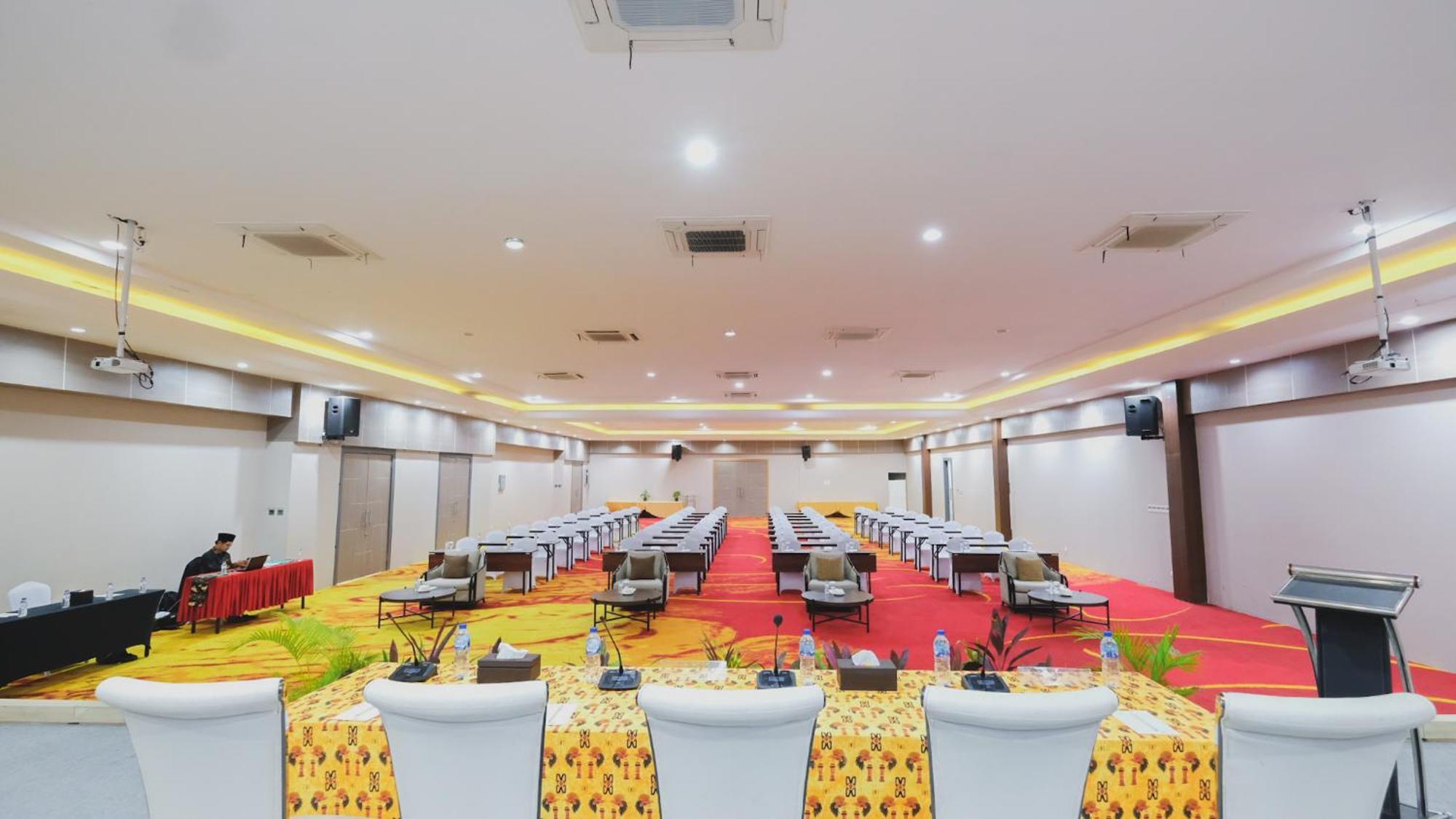 Hotel Suni Sentani - Managed By East Season ジャヤプラ エクステリア 写真