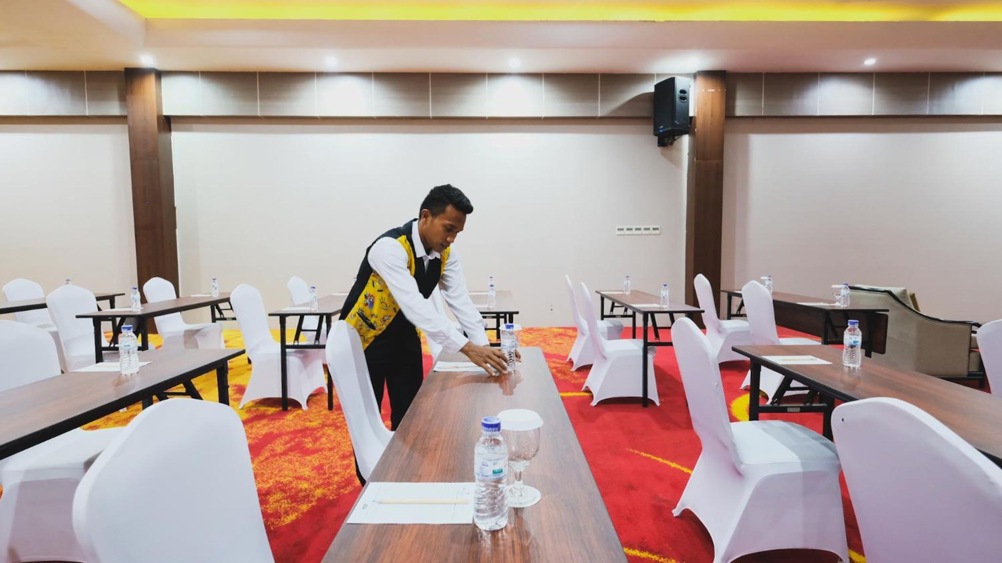 Hotel Suni Sentani - Managed By East Season ジャヤプラ エクステリア 写真