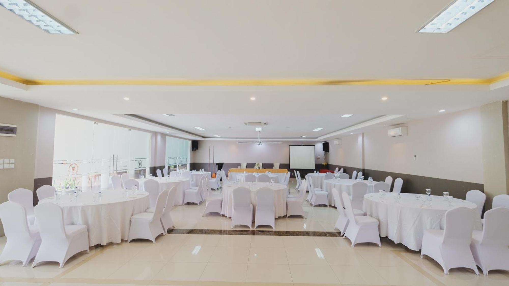 Hotel Suni Sentani - Managed By East Season ジャヤプラ エクステリア 写真