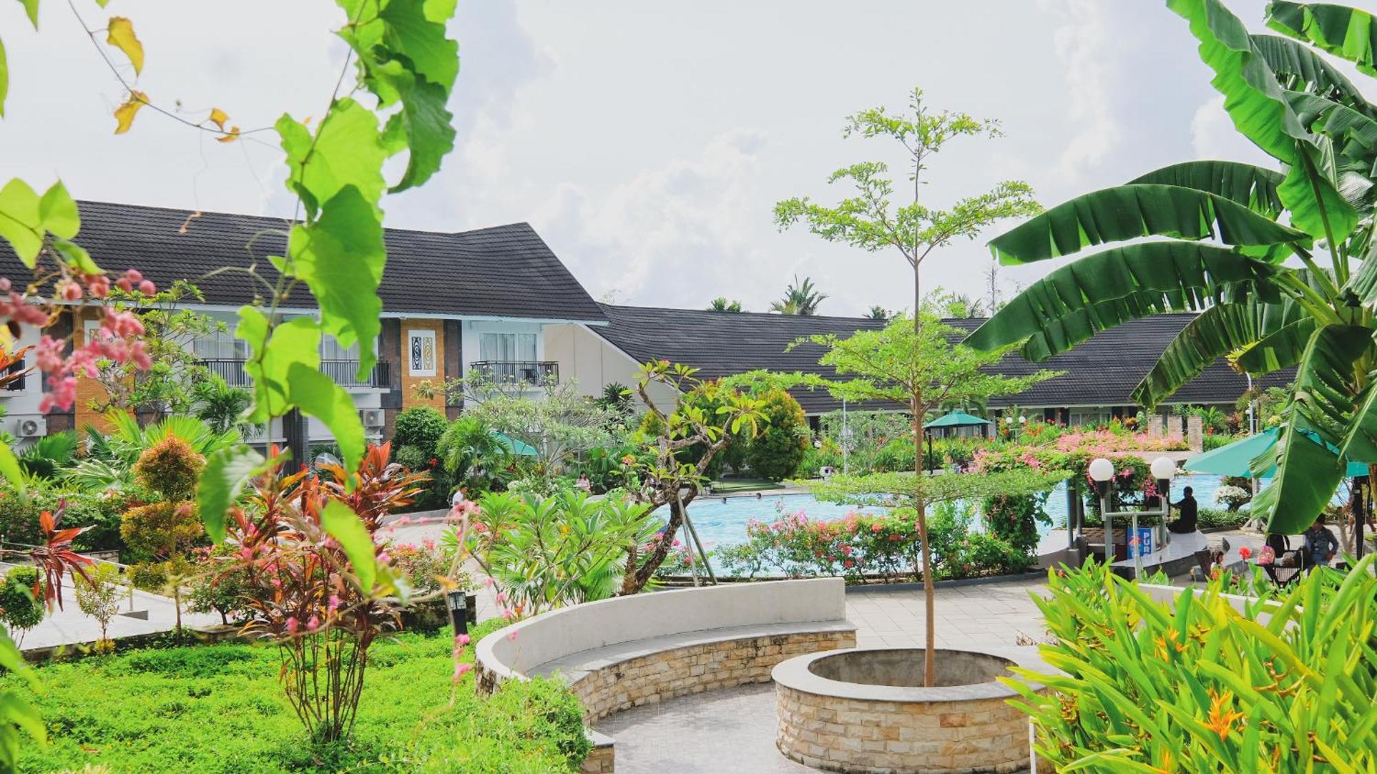 Hotel Suni Sentani - Managed By East Season ジャヤプラ エクステリア 写真
