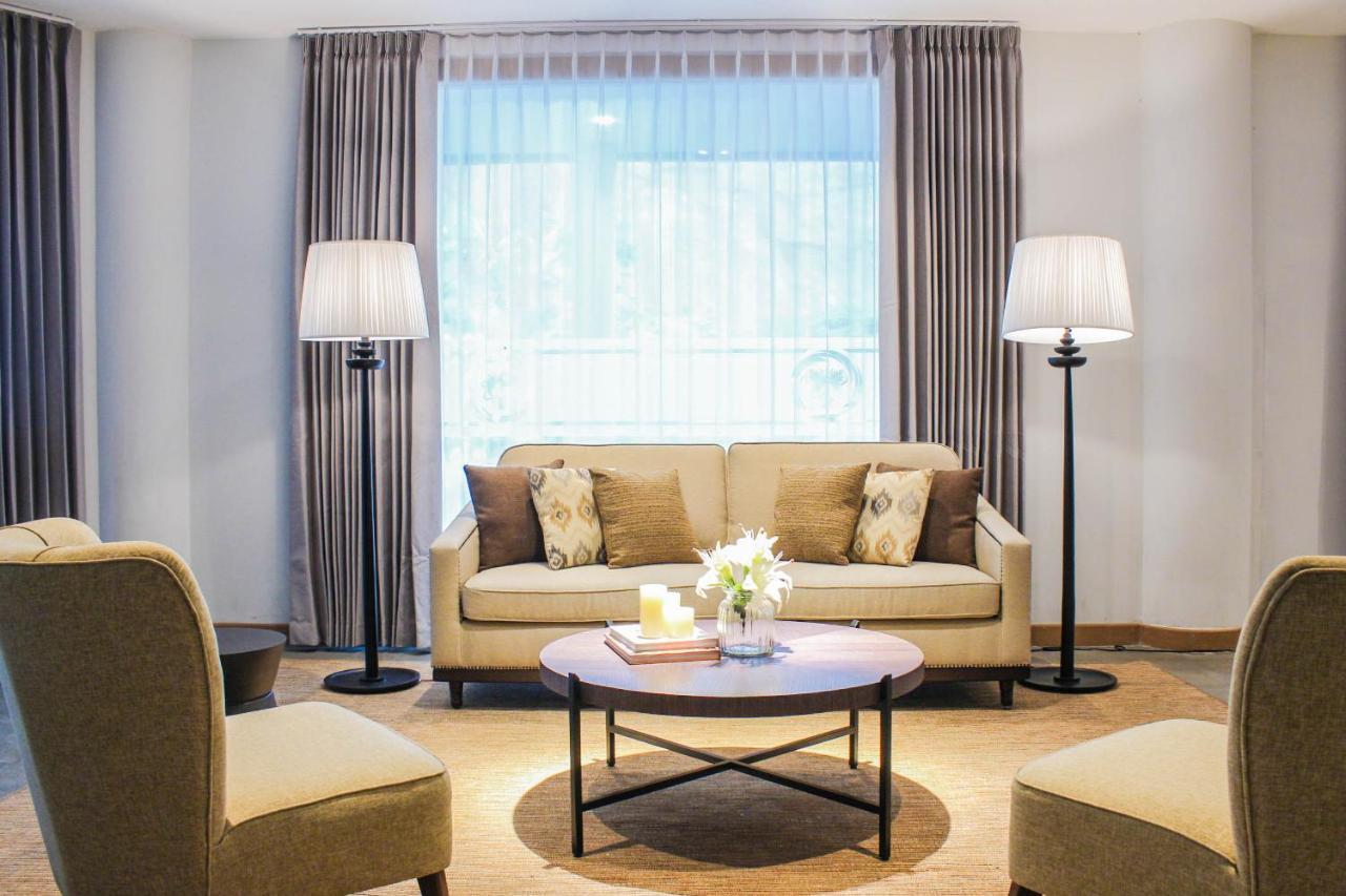 Hotel Suni Sentani - Managed By East Season ジャヤプラ エクステリア 写真