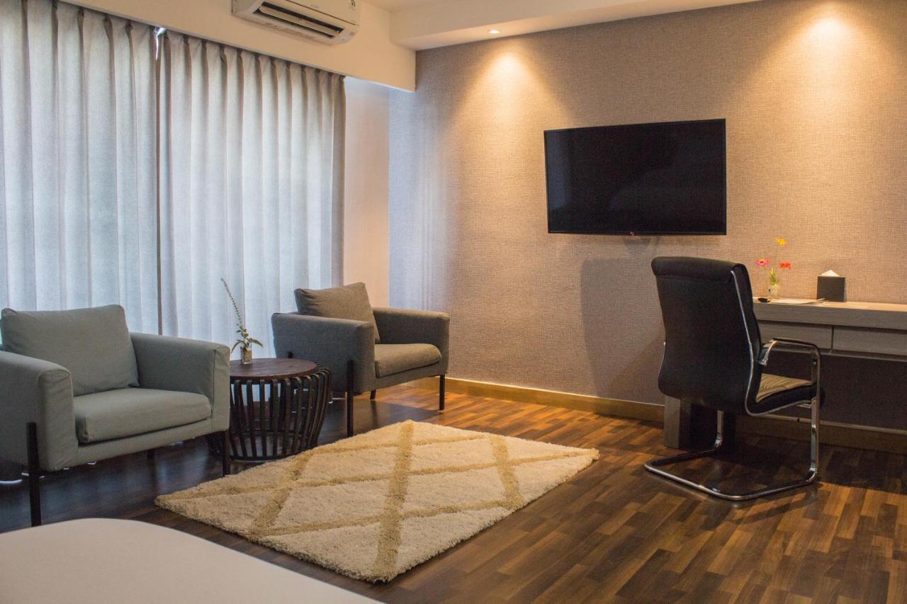 Hotel Suni Sentani - Managed By East Season ジャヤプラ エクステリア 写真